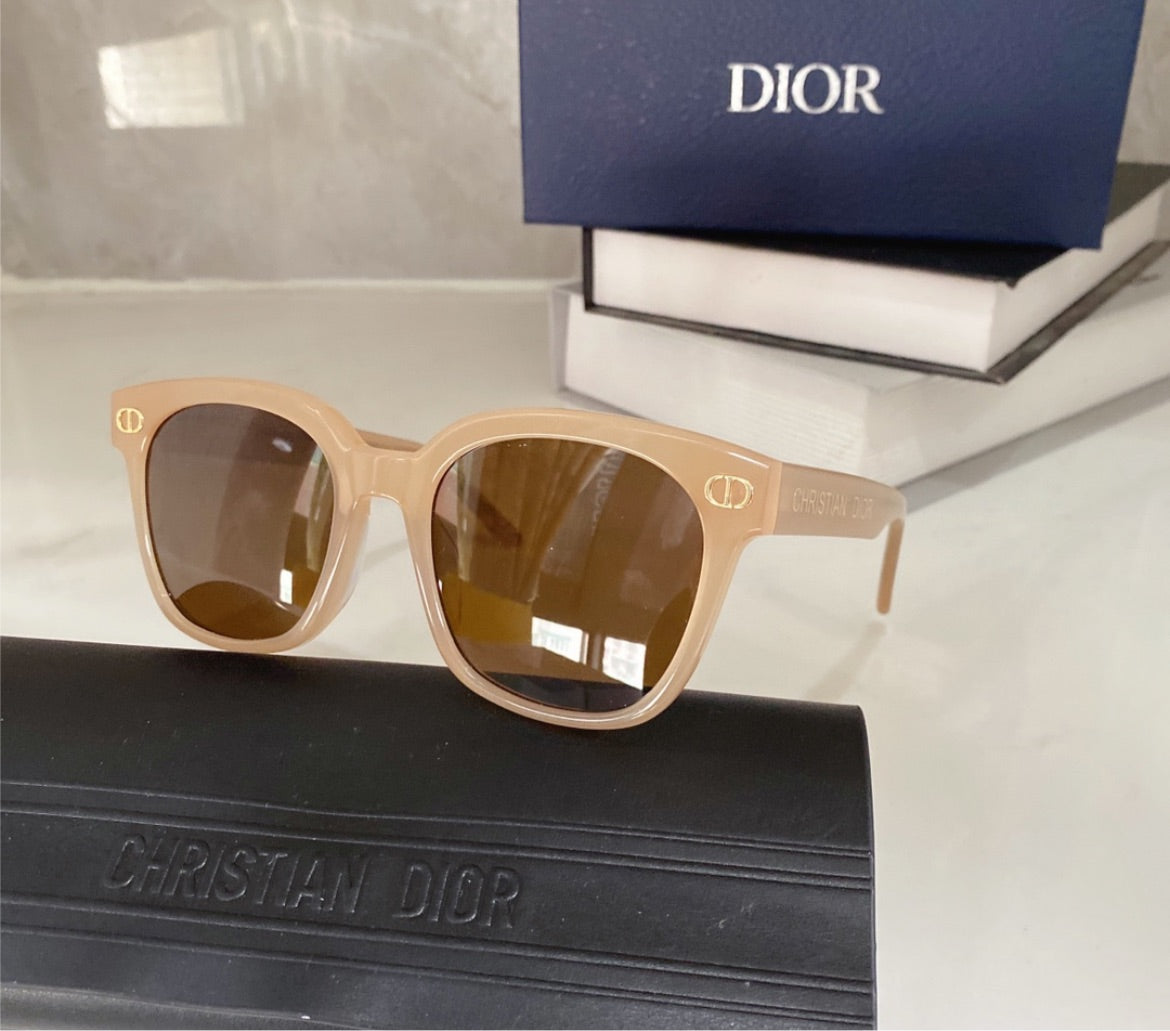New woman Dior sunglasses